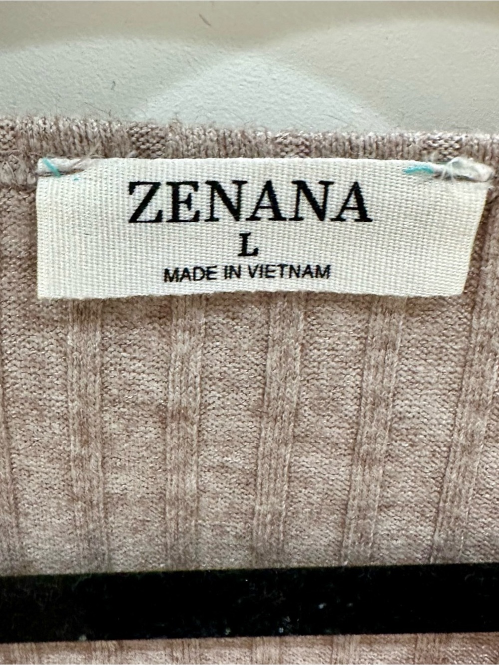 NWOT Zenana Ribbed V Scoop Neck Crop Top Size L - Picture 4 of 4